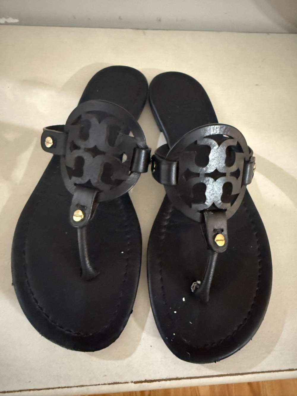 Tory Burch Matte Black Miller Leather Logo Thong Sandals, size 8M Authentic